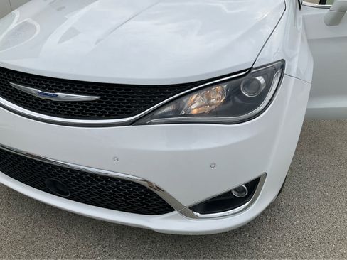 Used 2019 Chrysler Pacifica Touring Plus w/ Advanced Safetytec Group FWD image 26