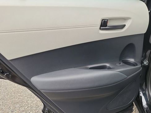 Used 2024 Toyota Corolla Cross L image 9