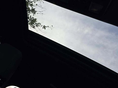 Used 2017 Toyota Tacoma TRD Off-Road image 7