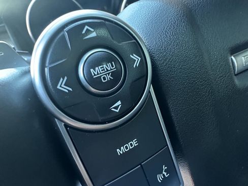 Used 2017 Land Rover Discovery HSE image 22