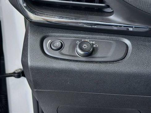 Used 2025 Buick Envista Preferred w/ Convenience I Package FWD image 12