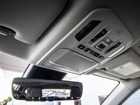 Used 2023 Toyota Highlander Limited image 37