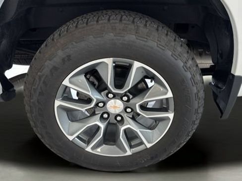 Used 2025 Chevrolet Silverado 1500 LT AWD/4WD image 19