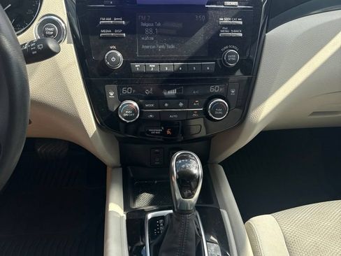 Used 2018 Nissan Rogue Sport SV FWD image 21