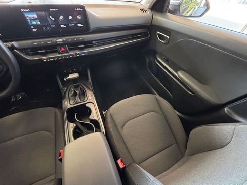 Used 2025 Kia K4 LXS image 35