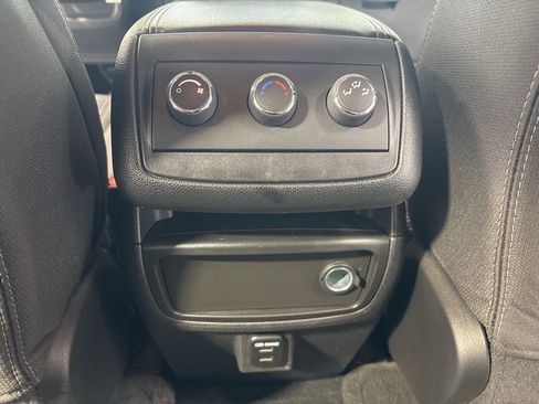 Used 2016 Chevrolet Traverse LT w/ Style and Technology Package FWD image 30