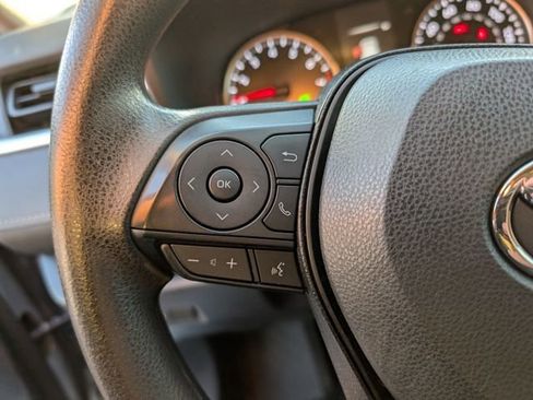 Used 2020 Toyota RAV4 LE image 17