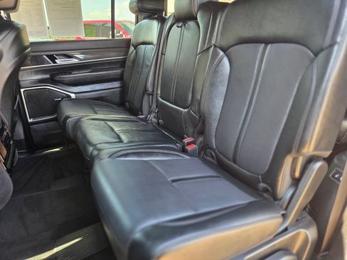 Used 2024 Jeep Wagoneer Series II w/ Flexible Seating Group RWD image 17