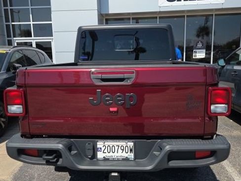 Used 2022 Jeep Gladiator Willys image 4