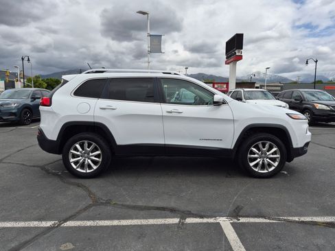 Used 2015 Jeep Cherokee Limited w/ Luxury Group AWD/4WD image 2