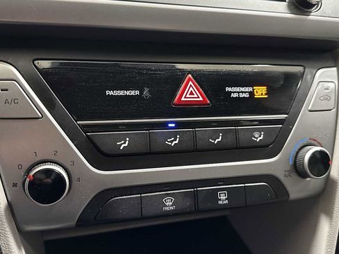 Used 2018 Hyundai Elantra SE image 19