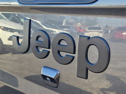 Used 2022 Jeep Gladiator Sport image 28