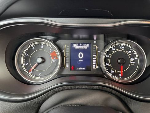 Used 2021 Jeep Cherokee Latitude Plus AWD/4WD image 25
