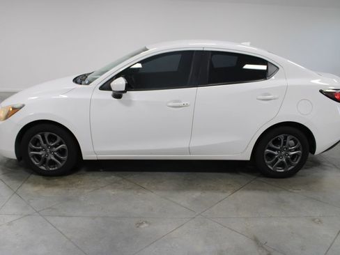 Used 2019 Toyota Yaris LE FWD image 6