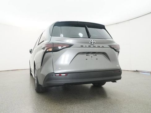 New 2026 Toyota Sienna XLE image 25