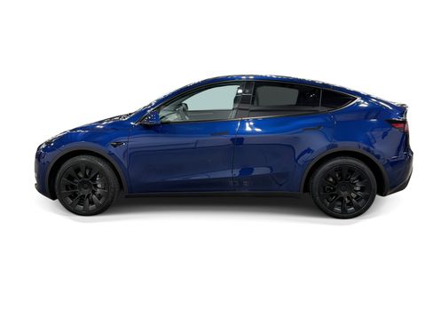 Used 2023 Tesla Model Y AWD image 3