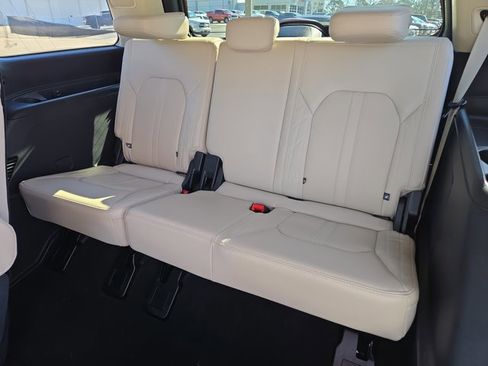 Used 2024 Ford Expedition Platinum image 16