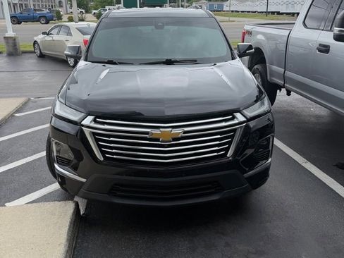 Used 2023 Chevrolet Traverse Premier FWD image 1