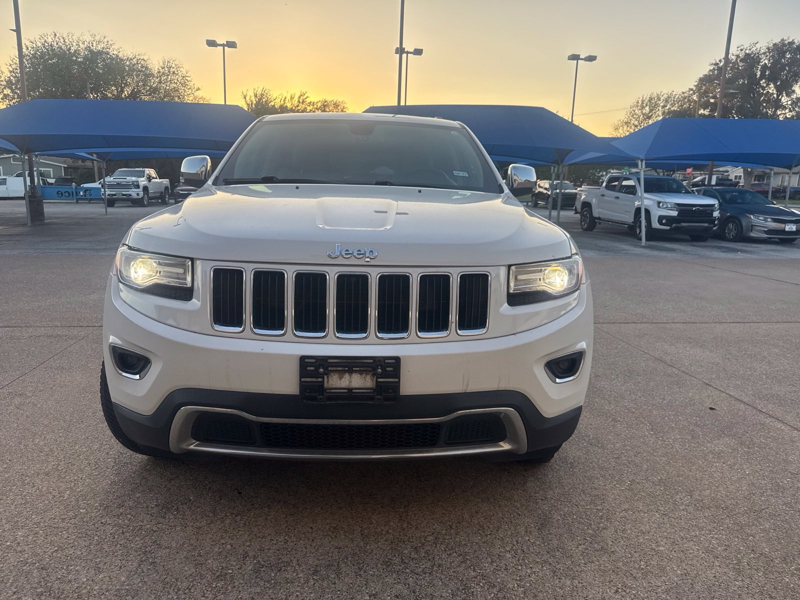 Used 2014 Jeep Grand Cherokee Limited w/ Luxury Group II AWD/4WD image 2