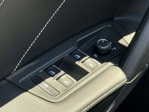 Certified 2023 Volkswagen Tiguan SE FWD image 17