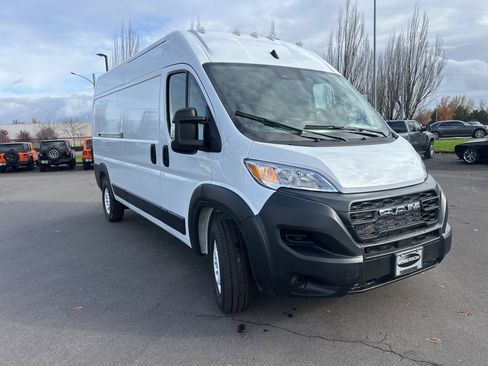 Used 2025 RAM ProMaster 2500 w/ Storage Group image 7