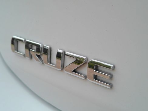 Certified 2017 Chevrolet Cruze Premier w/ Enhanced Convenience Package FWD image 32