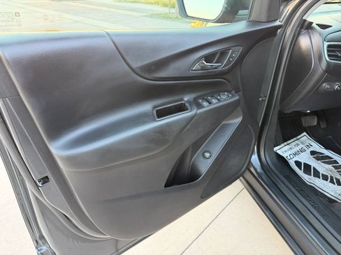 Used 2018 Chevrolet Equinox LT FWD image 17