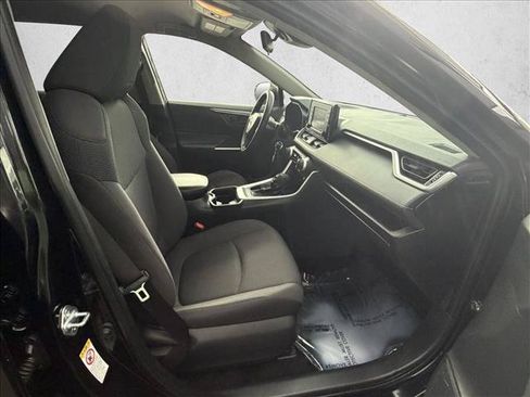 Used 2019 Toyota RAV4 LE AWD/4WD image 16