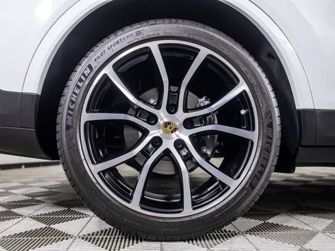 Used 2023 Porsche Cayenne Platinum Edition AWD/4WD image 42