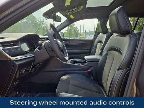 Used 2023 Jeep Grand Cherokee Altitude AWD/4WD image 2