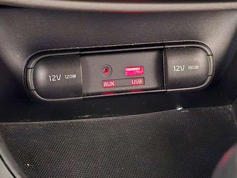 Used 2016 Kia Soul + FWD image 13