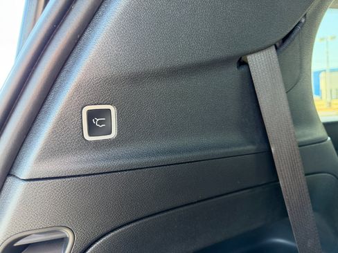 Used 2023 Chrysler Pacifica Touring-L w/ S Appearance Package FWD image 12