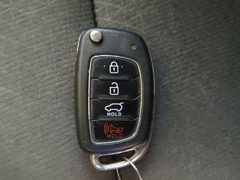 Used 2018 Hyundai Tucson SE image 32