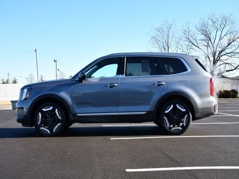 Used 2023 Kia Telluride S image 4