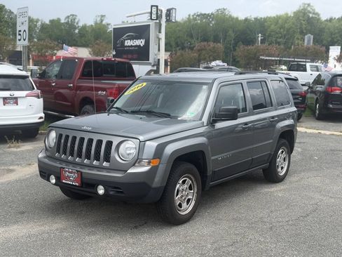 Used 2014 Jeep Patriot Sport AWD/4WD image 2