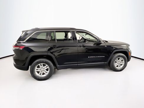 Used 2023 Jeep Grand Cherokee Laredo image 4