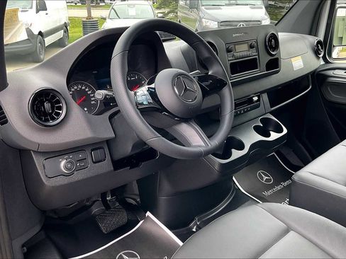 New 2025 Mercedes-Benz Sprinter 2500 image 10