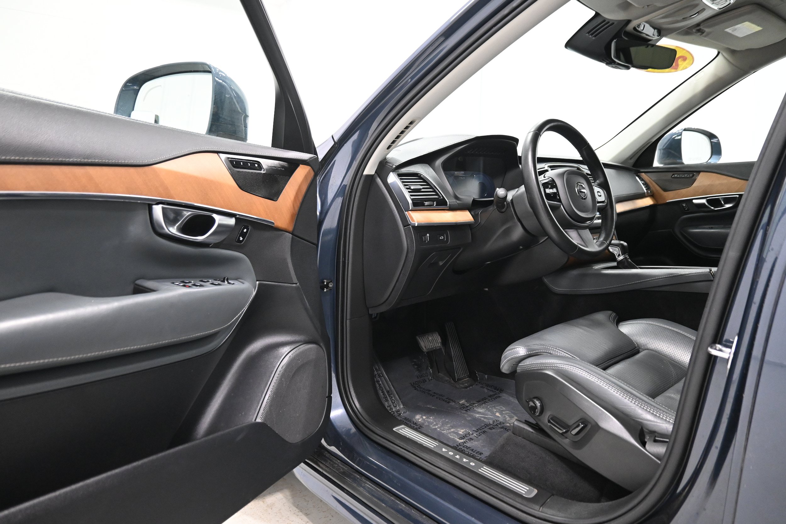 Used 2020 Volvo XC90 T6 Inscription w/ Protection Package AWD/4WD image 4