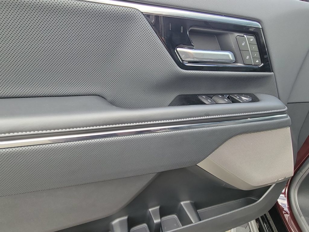 Used 2025 GMC Sierra EV Denali AWD/4WD image 22