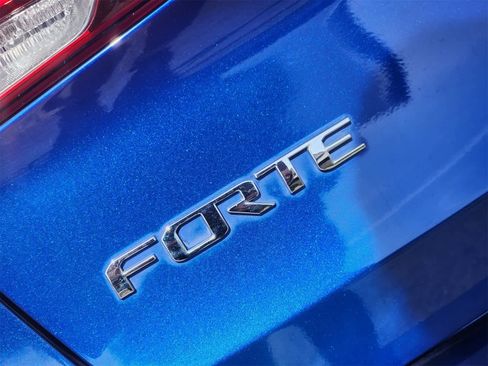 Used 2017 Kia Forte S w/ S Technology Package image 11