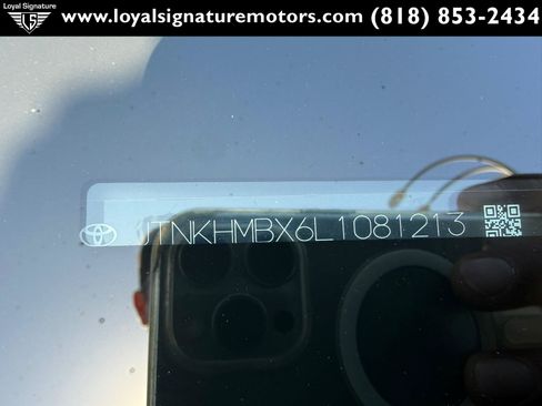 Used 2020 Toyota C-HR XLE FWD image 34