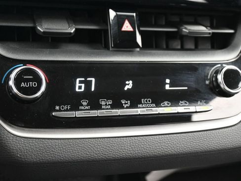 Used 2021 Toyota Corolla LE image 19