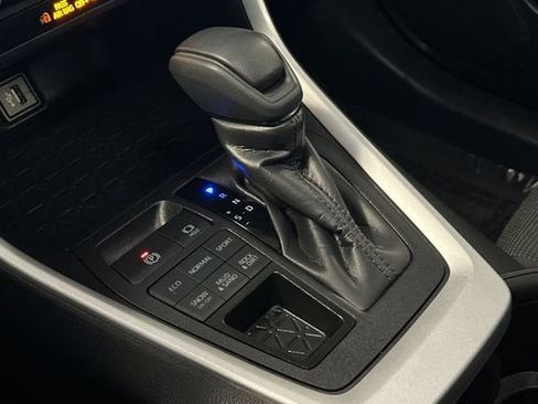 Certified 2025 Toyota RAV4 LE image 28