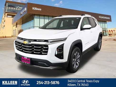 Used 2025 Chevrolet Equinox LT w/ Convenience Package II image 3