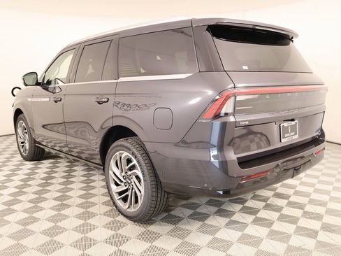 New 2025 Lincoln Navigator Reserve image 24