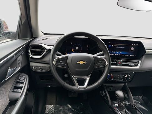 Used 2024 Chevrolet TrailBlazer LT w/ LT Cold Weather Package AWD/4WD image 20