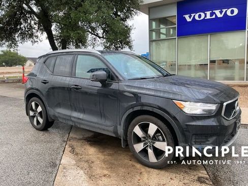 Used 2020 Volvo XC40 T5 Momentum w/ Premium Package image 1