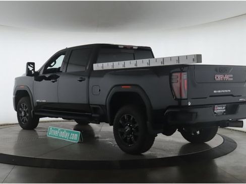 Used 2024 GMC Sierra 2500 AT4 w/ AT4 Premium Plus Package AWD/4WD image 8