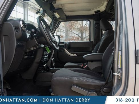 Used 2017 Jeep Wrangler Unlimited Rubicon w/ Connectivity Group image 3