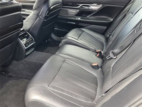 Used 2016 BMW 750i xDrive image 11